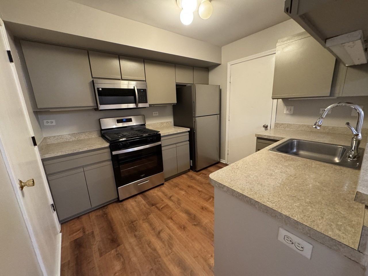 407 Trenton Ct - Photo 5 of 18
