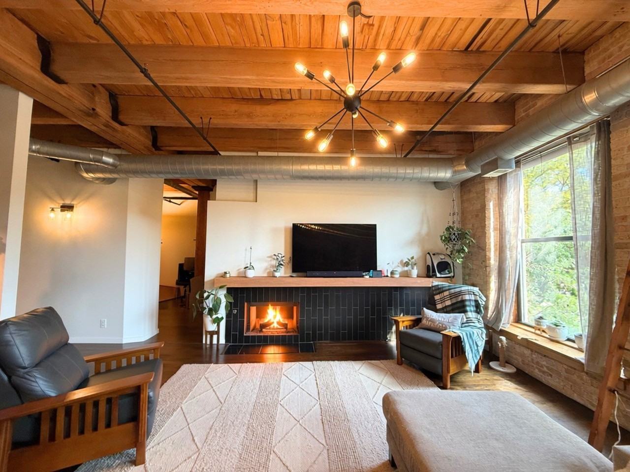 2511 W Moffat St #201 - Photo 4 of 20