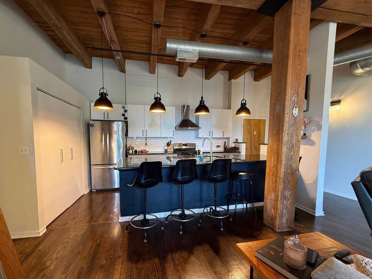 2511 W Moffat St #201 - Photo 5 of 20