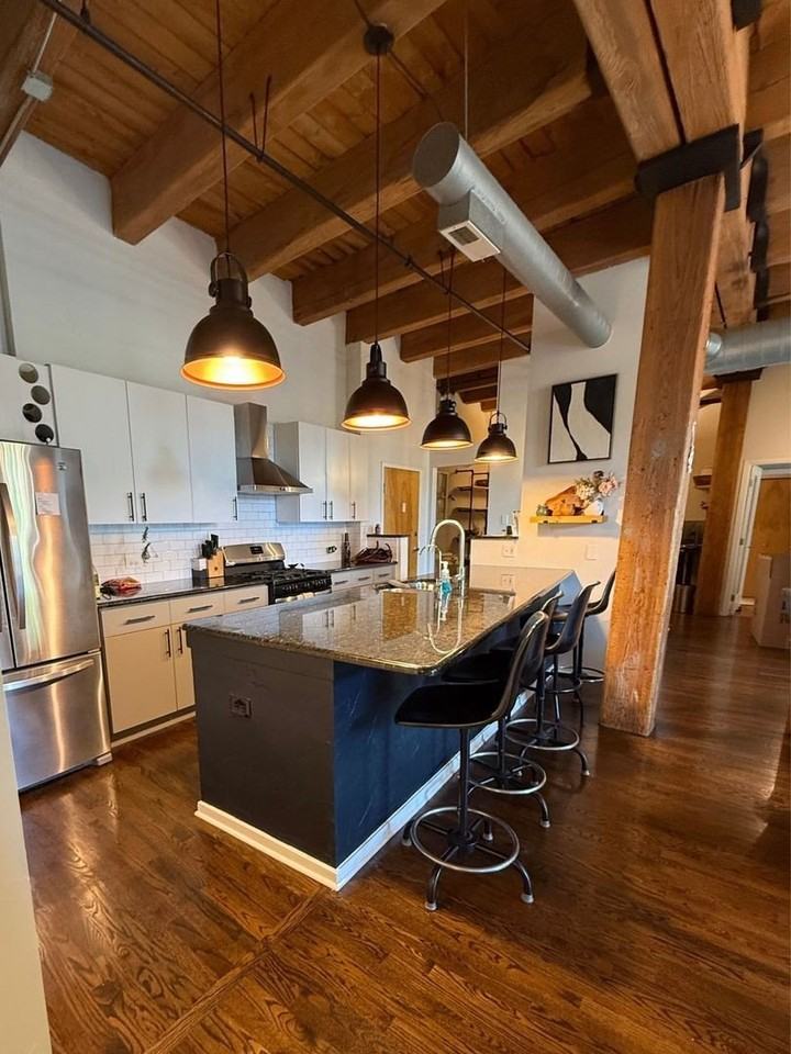 2511 W Moffat St #201 - Photo 6 of 20