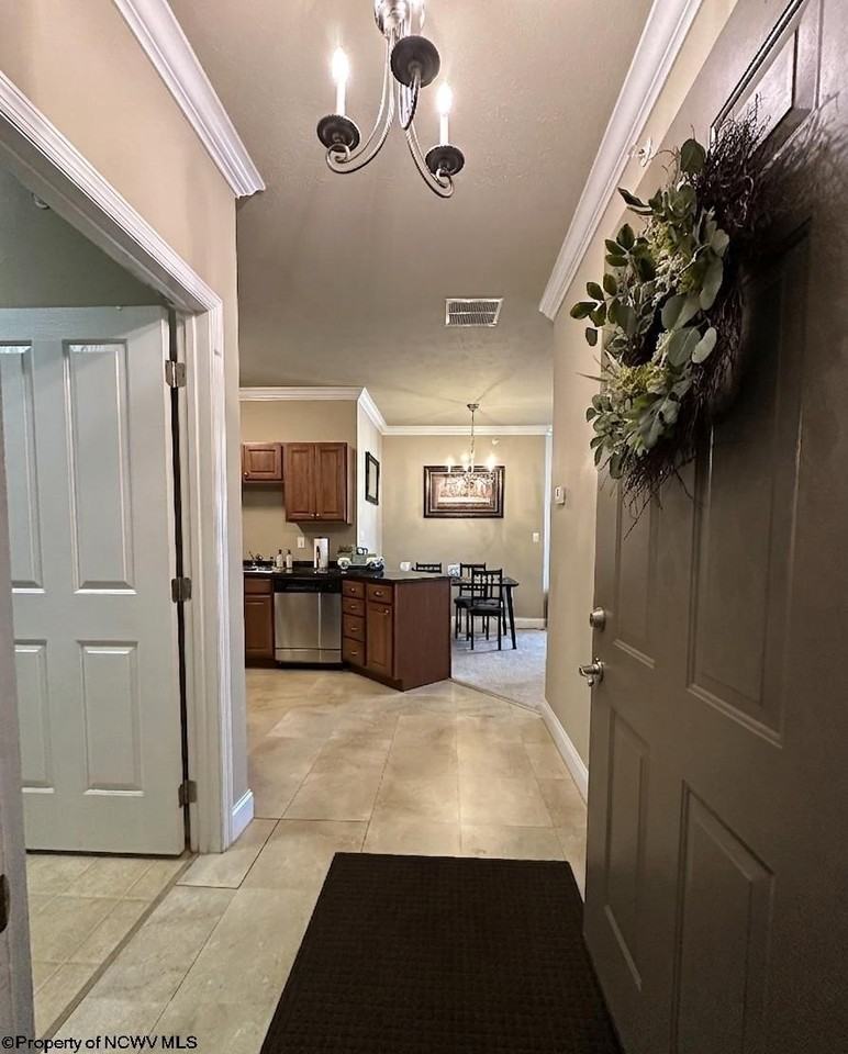 2537 Suncrest Vlg - Photo 2 of 15