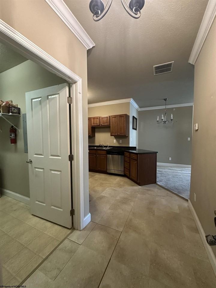 2537 Suncrest Vlg - Photo 3 of 15