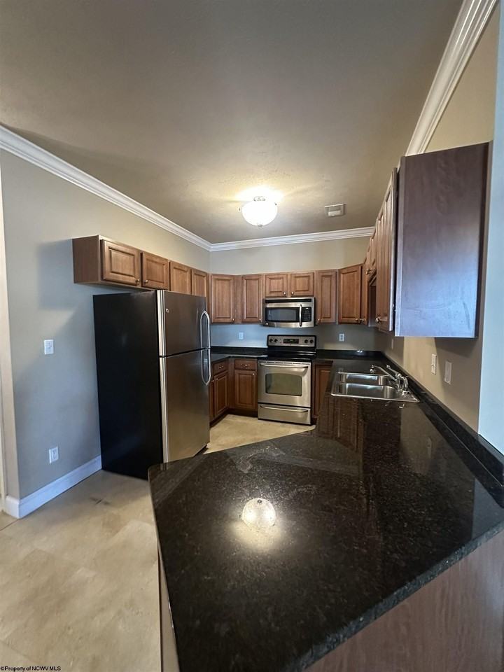 2537 Suncrest Vlg - Photo 4 of 15