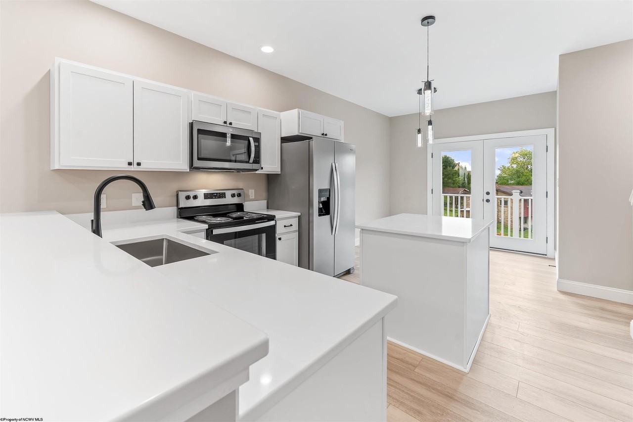 112 Chestnut St - Photo 7 of 41