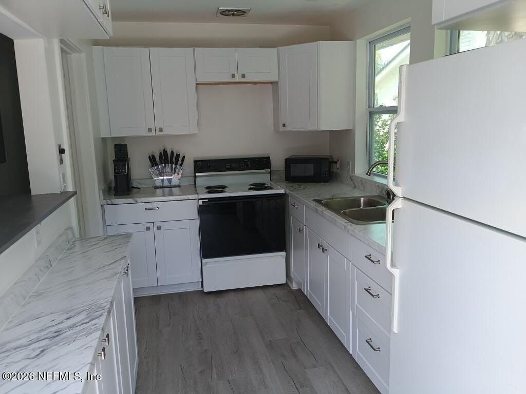 215 Oleander St #A - Photo 3 of 8