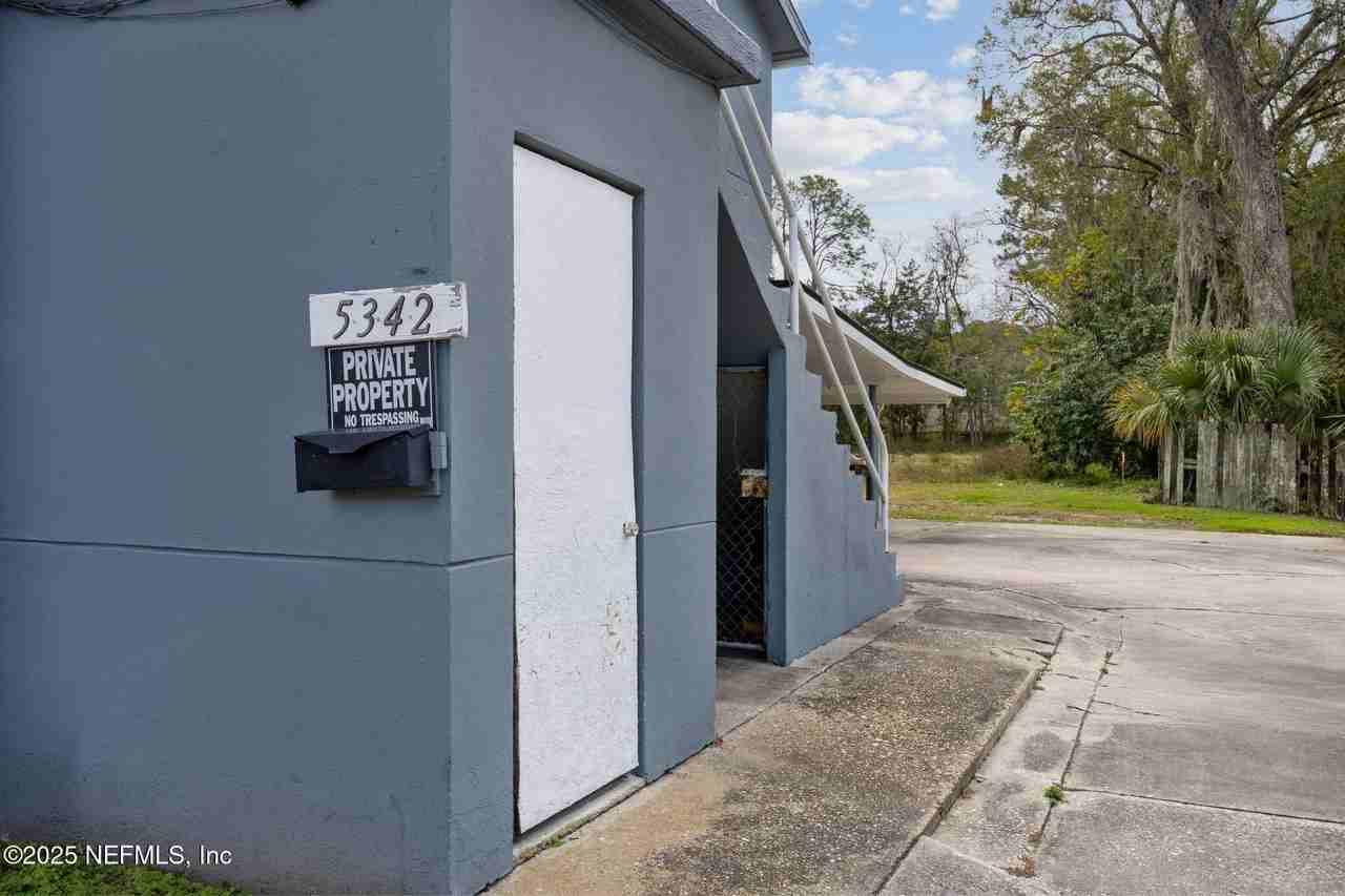 5342 Kingsbury St - Photo 3 of 12