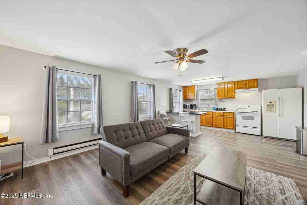 5342 Kingsbury St - Photo 5 of 12