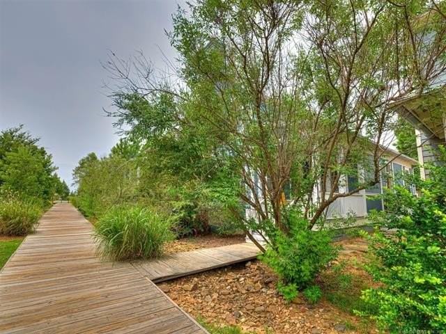 39 Boardwalk - Photo 7 of 50