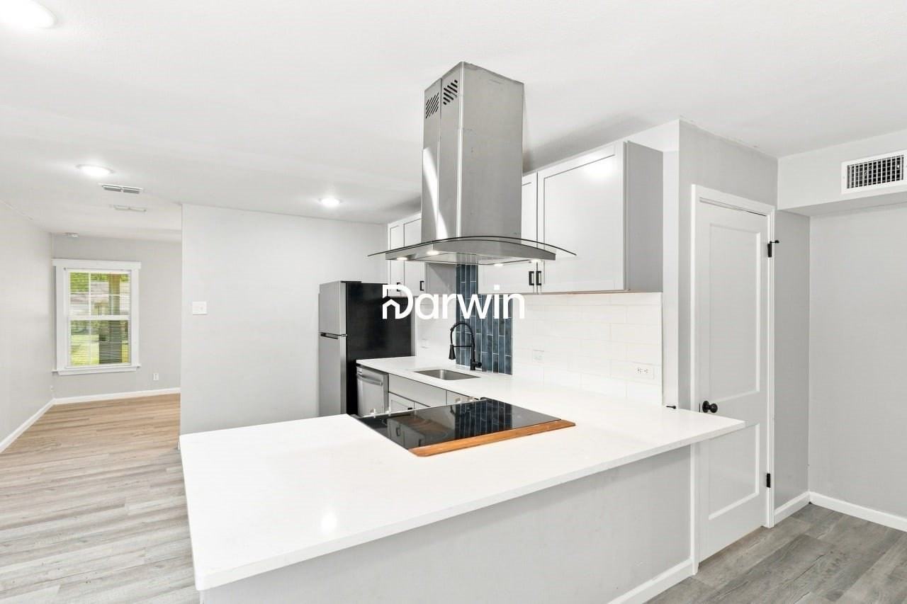 4328 Waits Ave - Photo 3 of 16