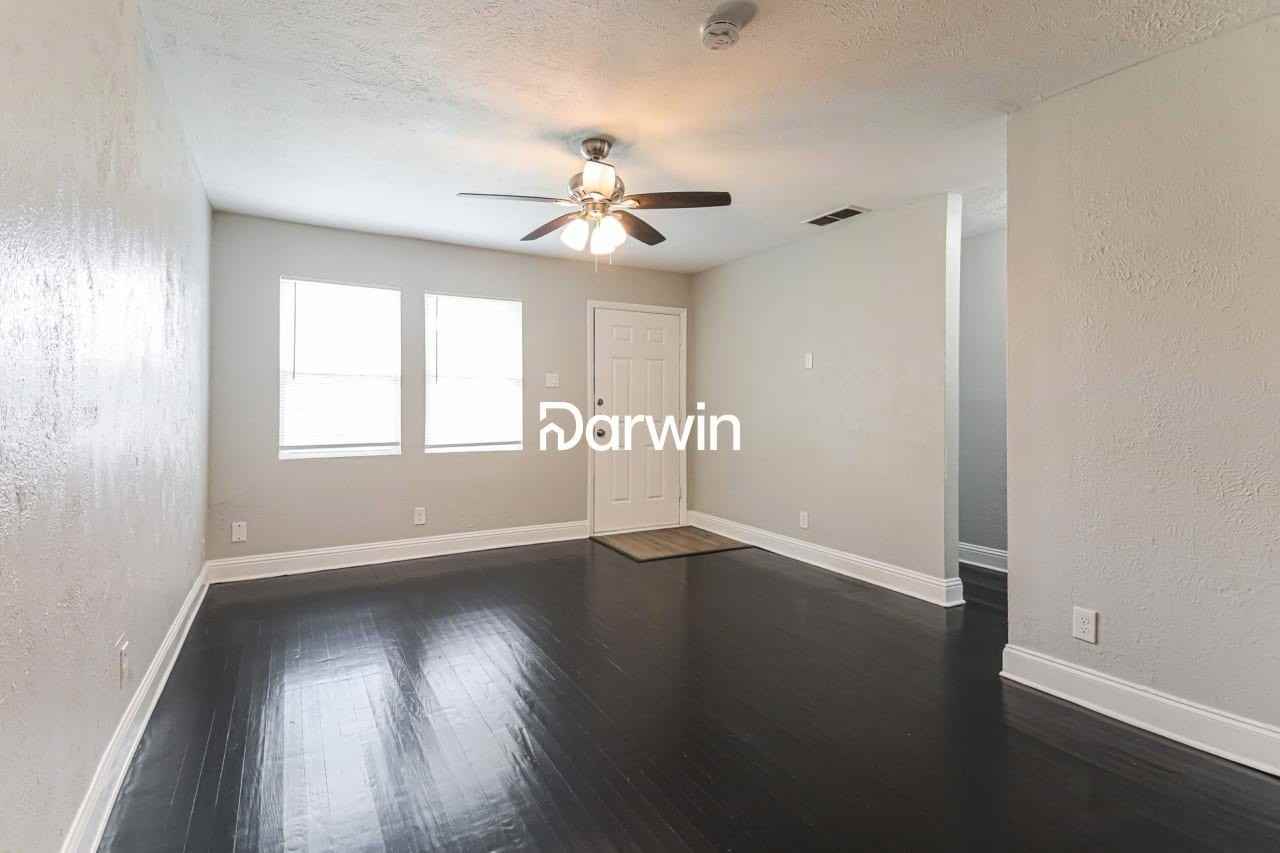 1101 Rancho Dr - Photo 4 of 14