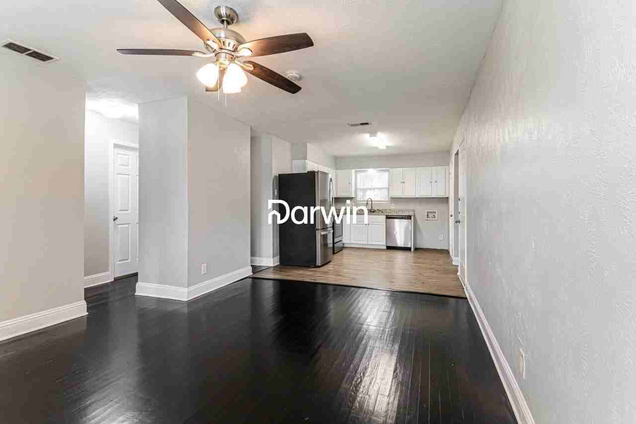 1101 Rancho Dr - Photo 6 of 14