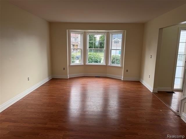 7137 Cambridge Dr - Photo 3 of 18