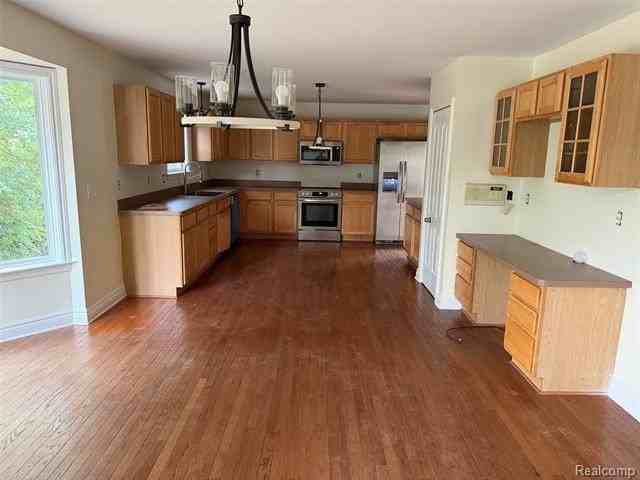 7137 Cambridge Dr - Photo 5 of 18