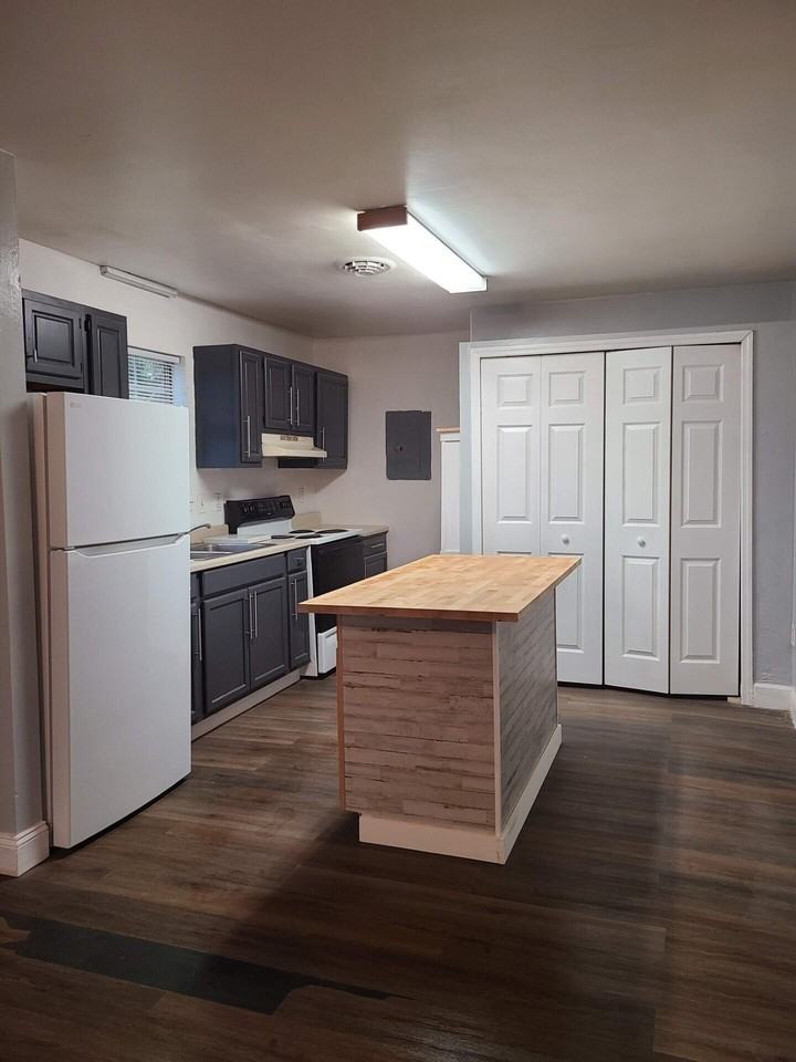 812 Staunton Ave Nw #812 - Photo 3 of 12