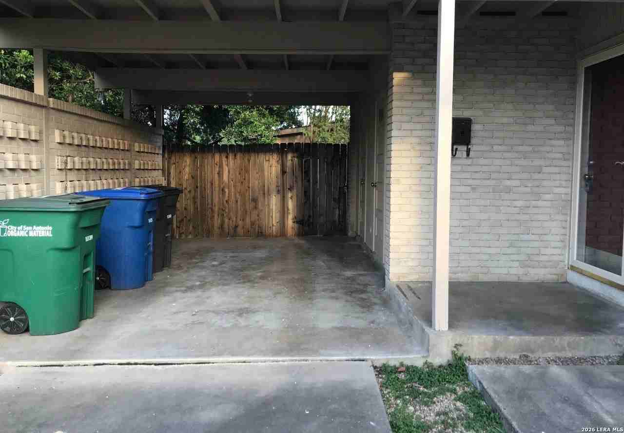 8426 Laurelhurst Dr - Photo 3 of 7