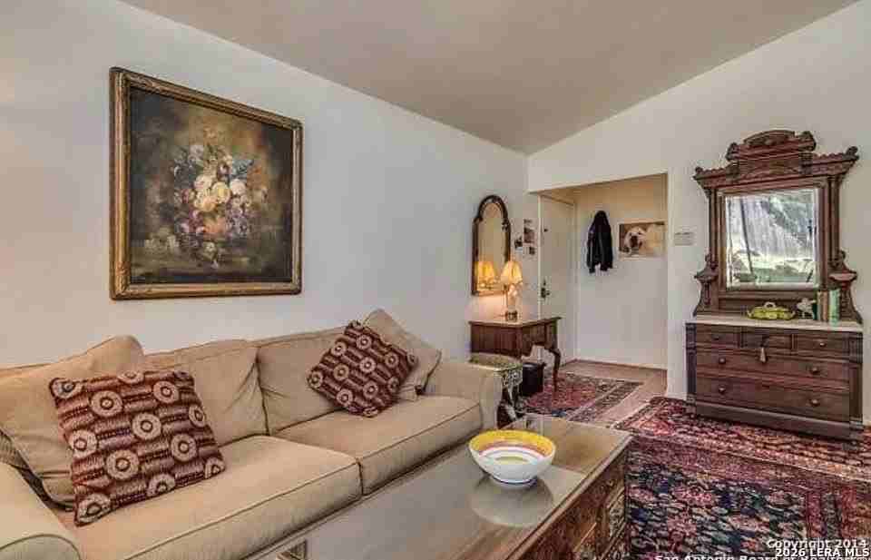 8426 Laurelhurst Dr - Photo 5 of 7