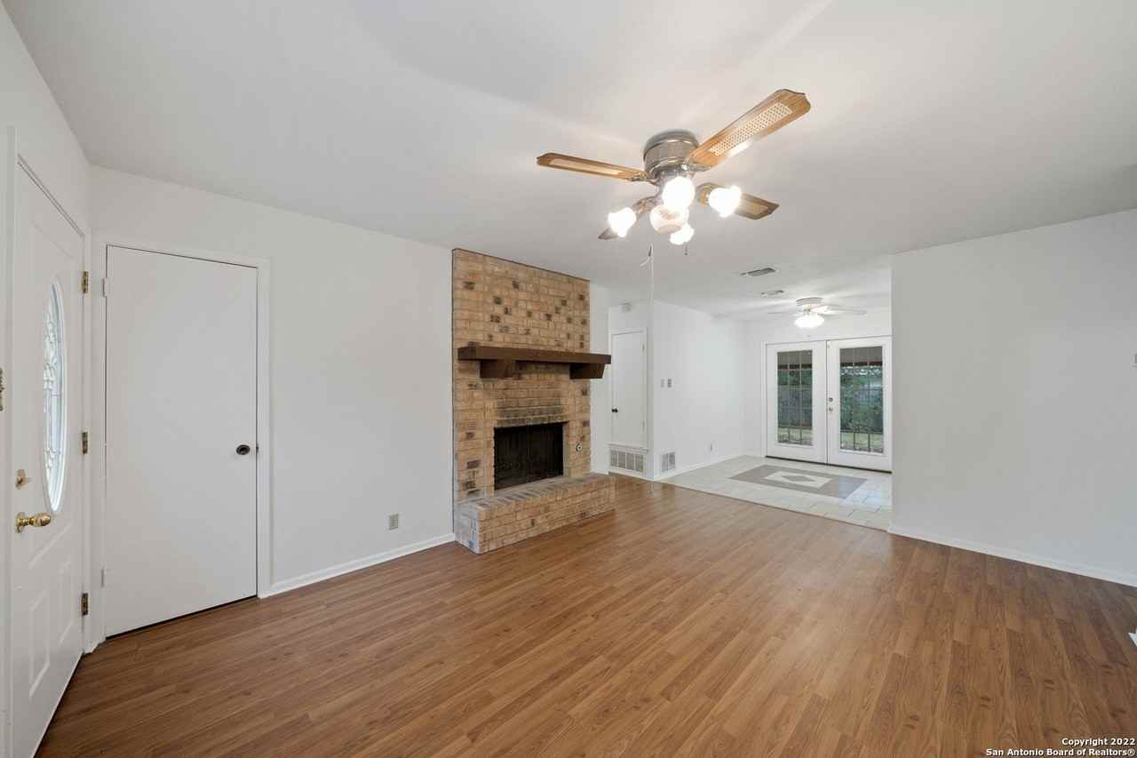 9438 Valley Dale St - Photo 5 of 31