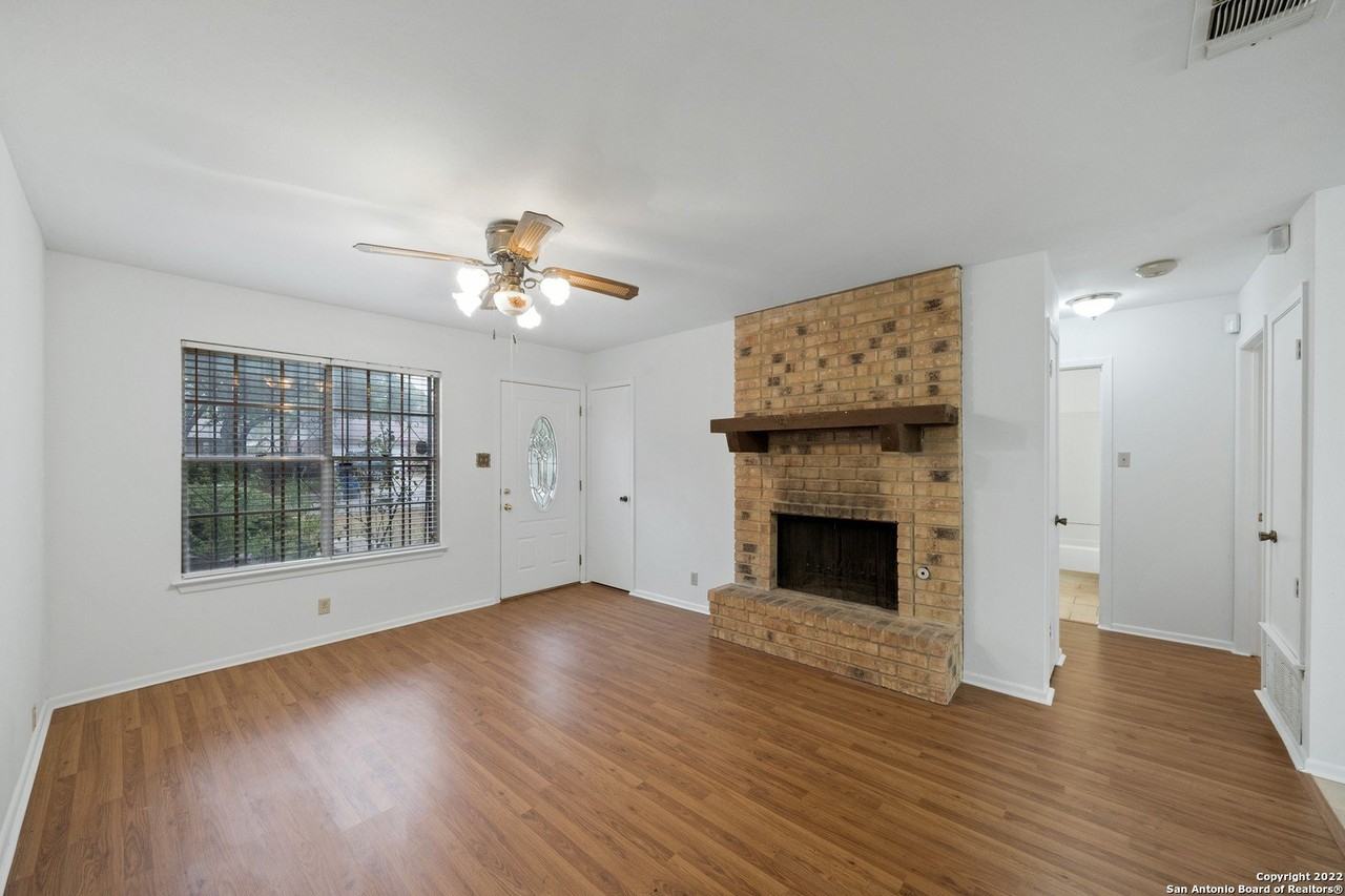 9438 Valley Dale St - Photo 7 of 31