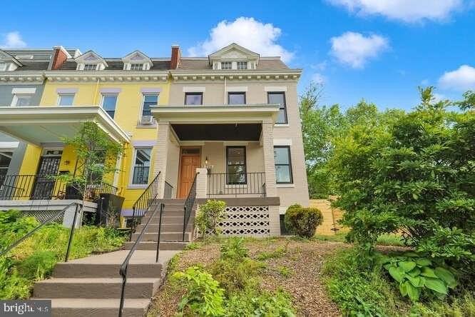 734 Taylor St Nw