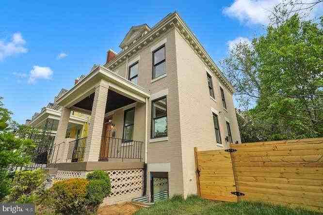 734 Taylor St Nw - Photo 2 of 31
