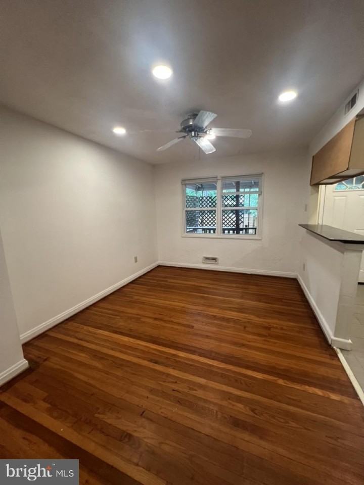 927 Southridge Rd - Photo 5 of 19