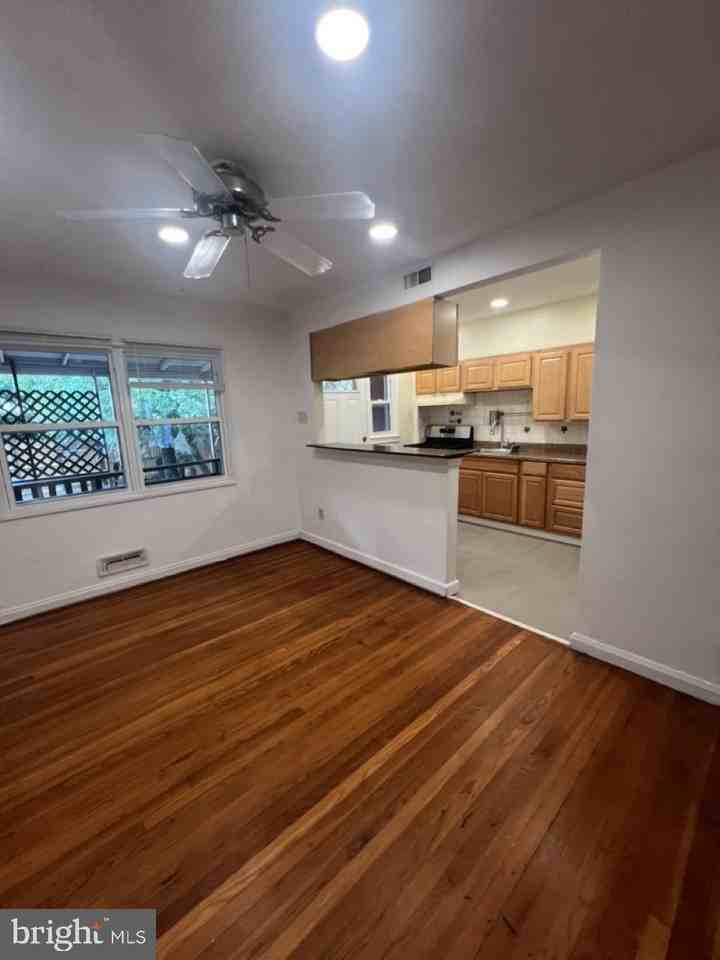 927 Southridge Rd - Photo 7 of 19