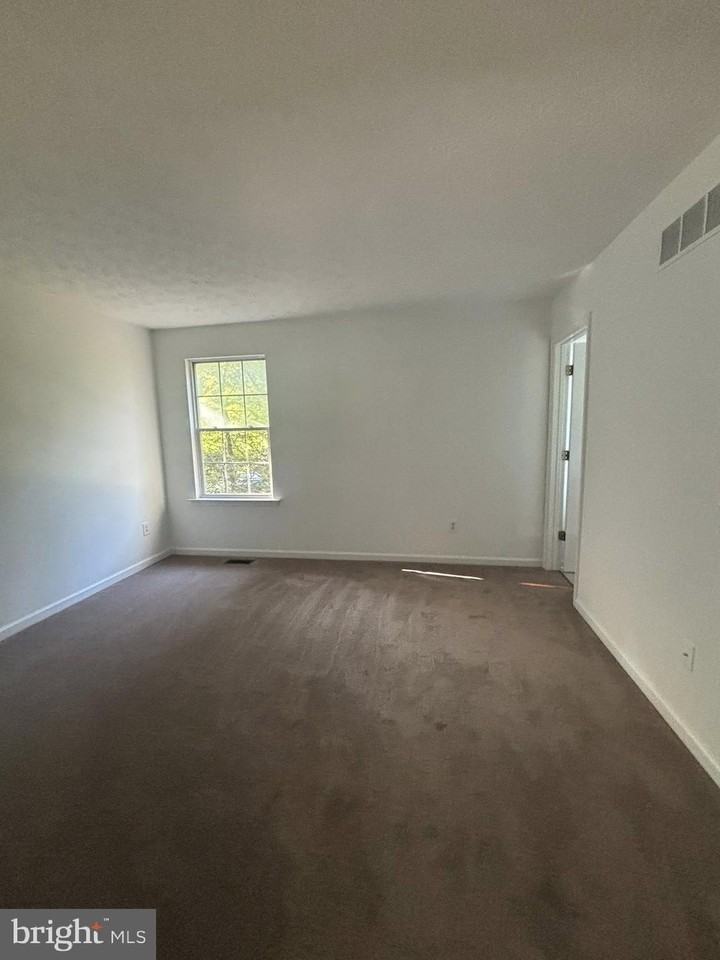 203 Timber Ln - Photo 6 of 17