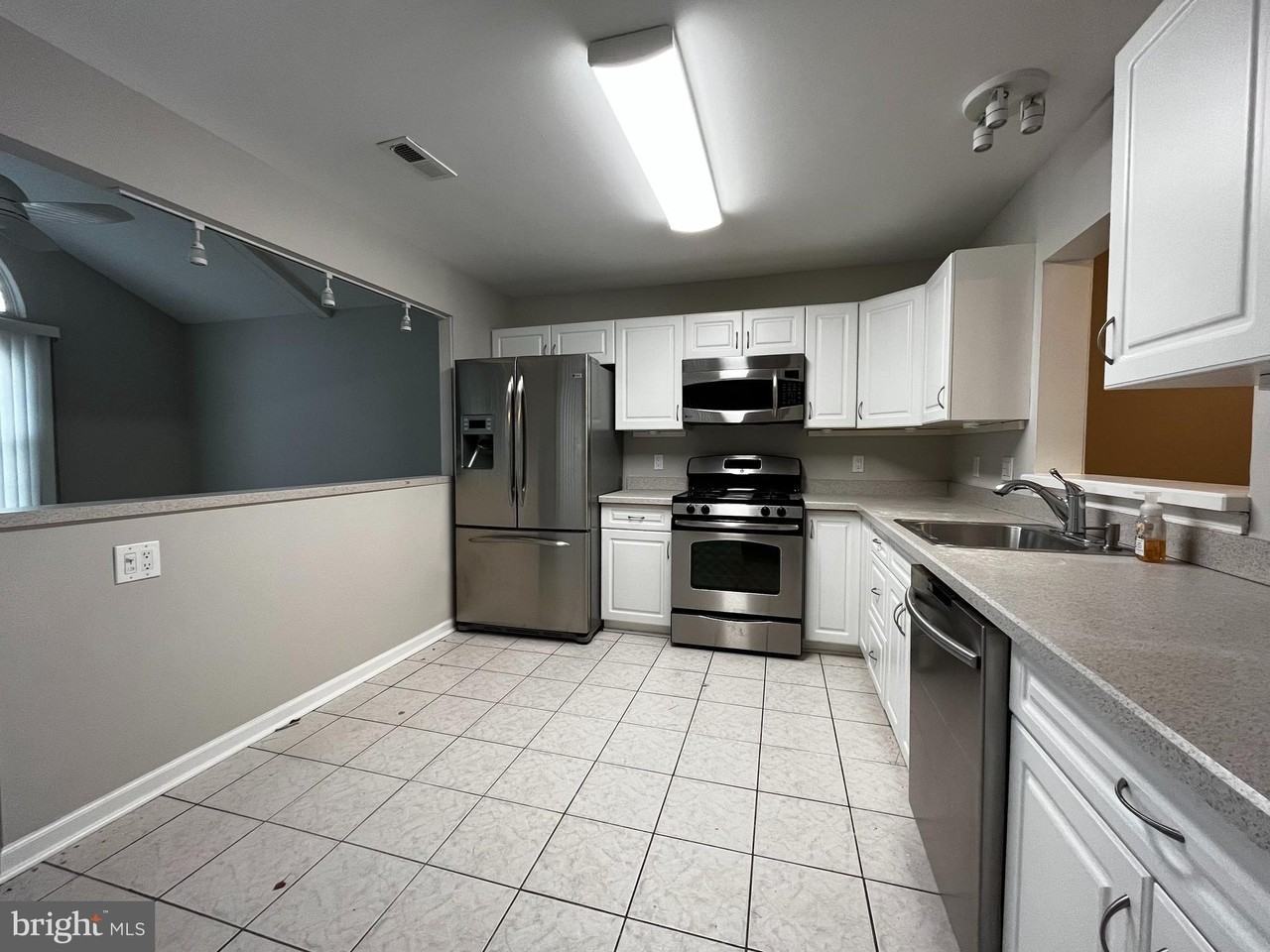 570 Cedar Hollow Dr - Photo 4 of 19