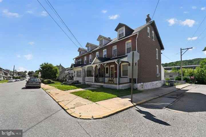 798 Madison St - Photo 2 of 28