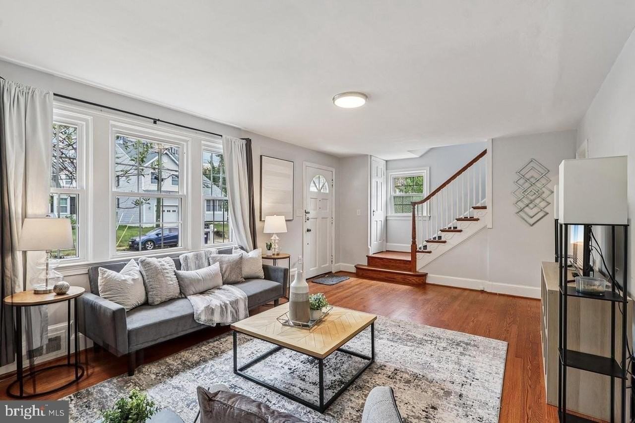 834 N Woodrow St - Photo 5 of 28