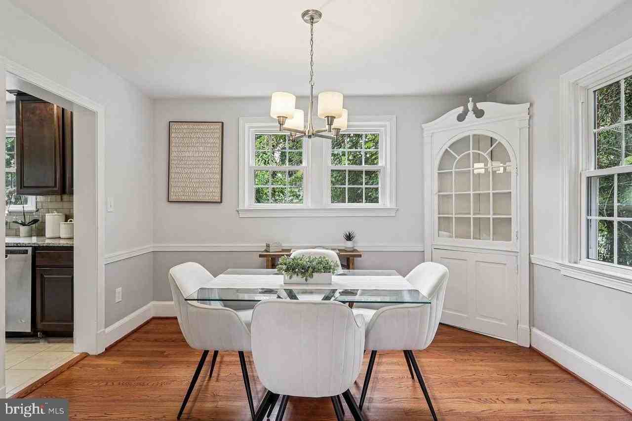 834 N Woodrow St - Photo 7 of 28