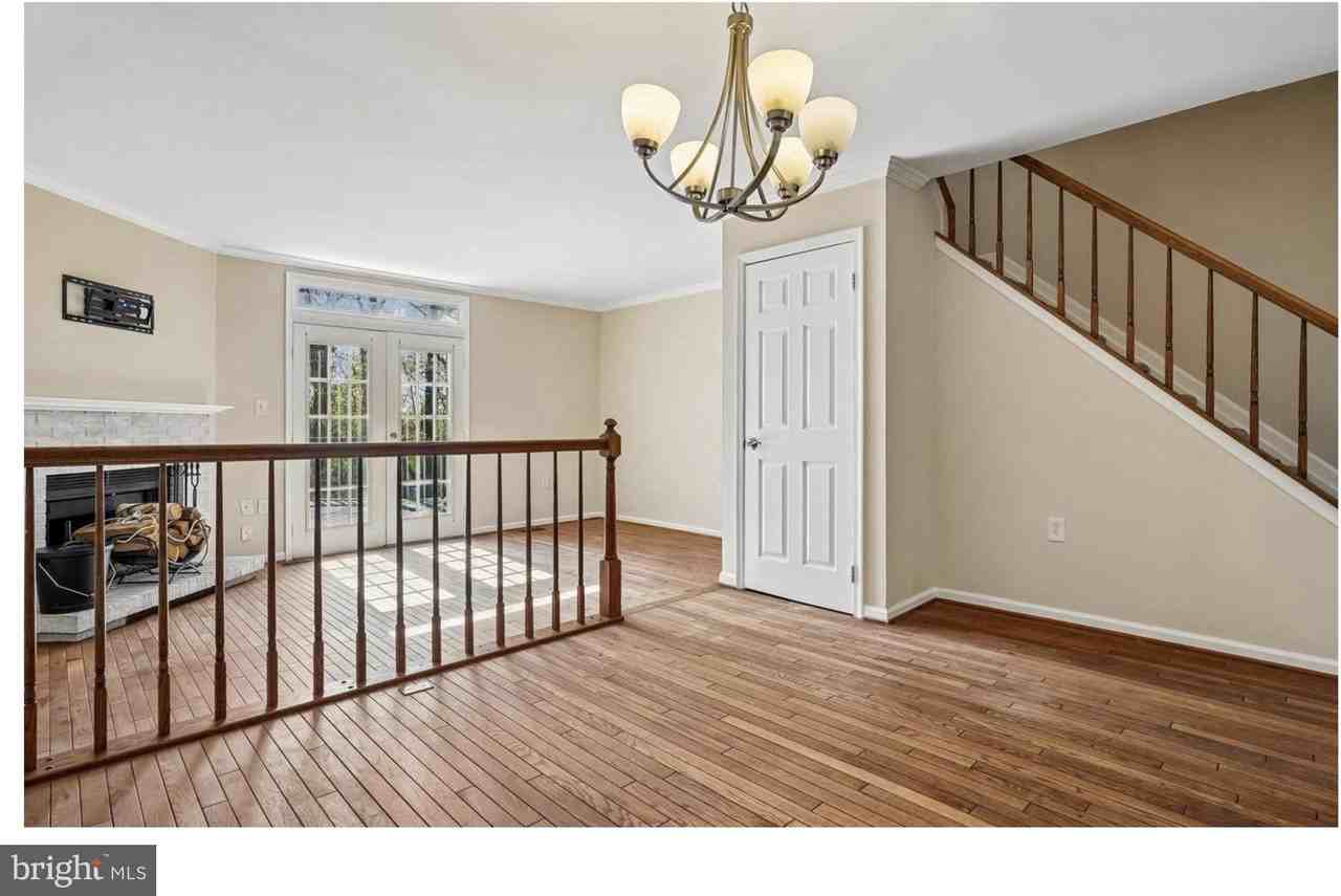 14033 Betsy Ross Ln - Photo 5 of 39