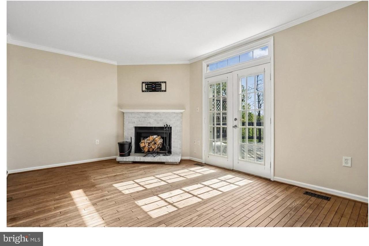 14033 Betsy Ross Ln - Photo 6 of 39