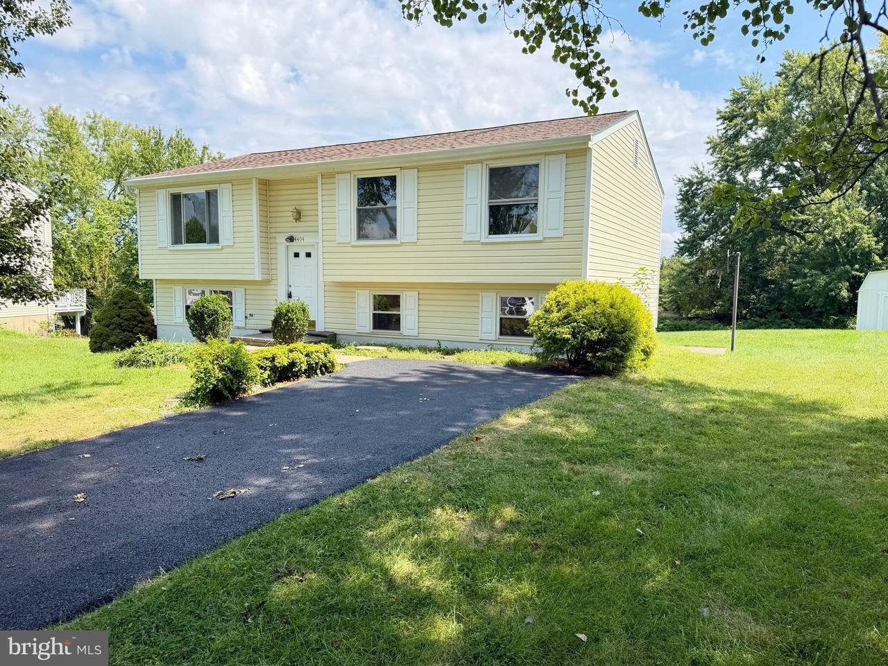 4404 Carrier Ct - Photo 2 of 19