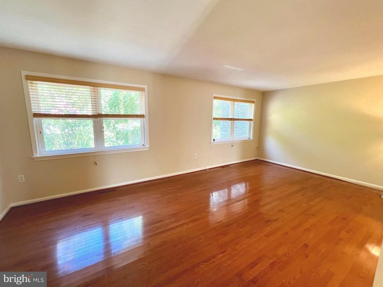 8124 Larkin Ln - Photo 3 of 50
