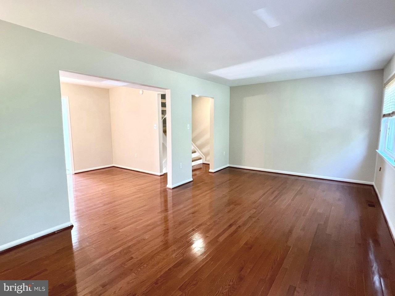 8124 Larkin Ln - Photo 5 of 50