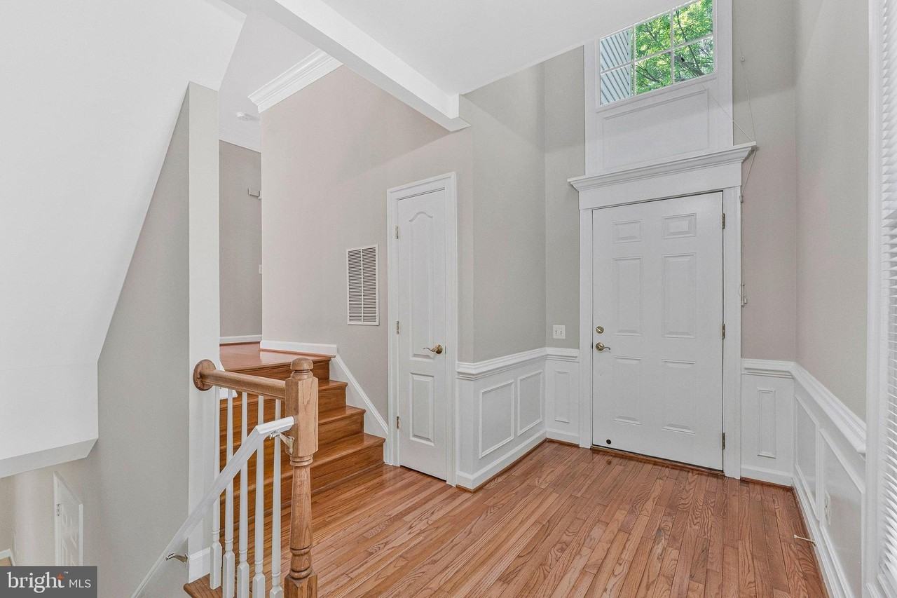 9546 Lagersfield Cir - Photo 3 of 28