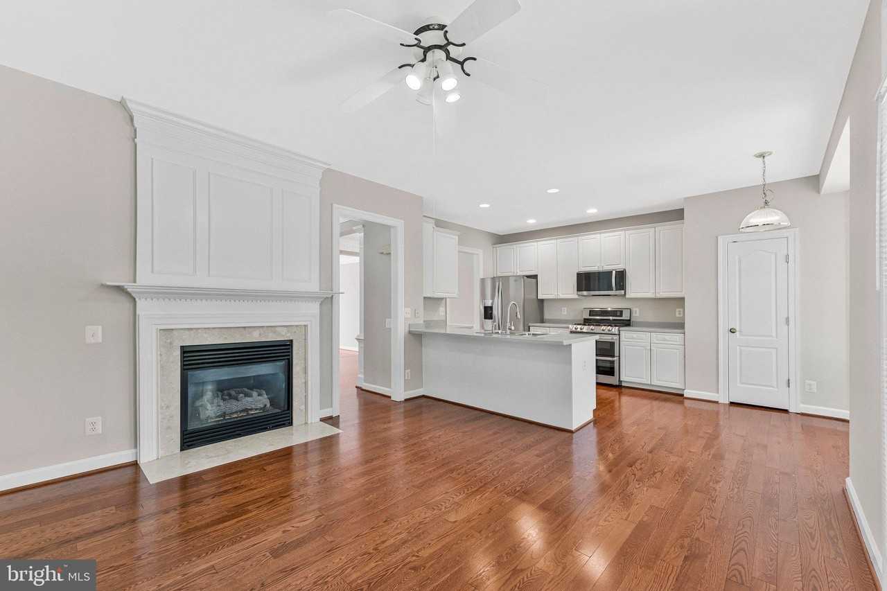 9546 Lagersfield Cir - Photo 4 of 28