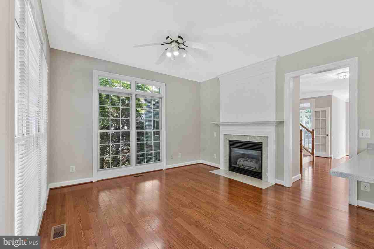9546 Lagersfield Cir - Photo 5 of 28