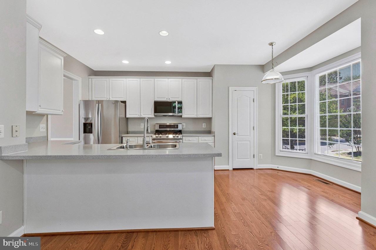 9546 Lagersfield Cir - Photo 6 of 28