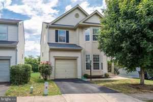 featured image of 6805 Hollow Glen Ct