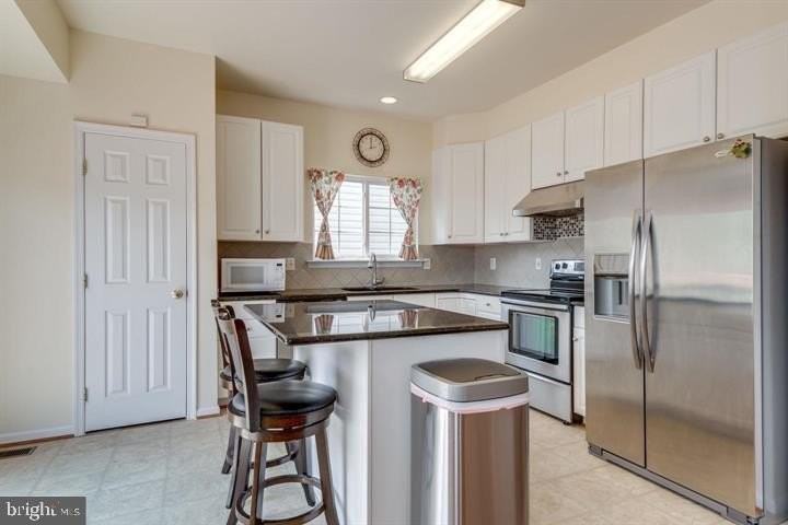 6805 Hollow Glen Ct - Photo 4 of 50
