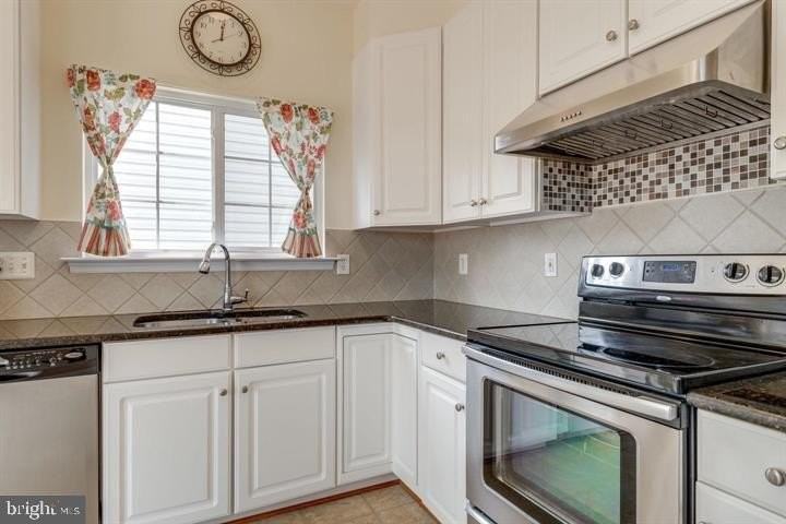 6805 Hollow Glen Ct - Photo 6 of 50