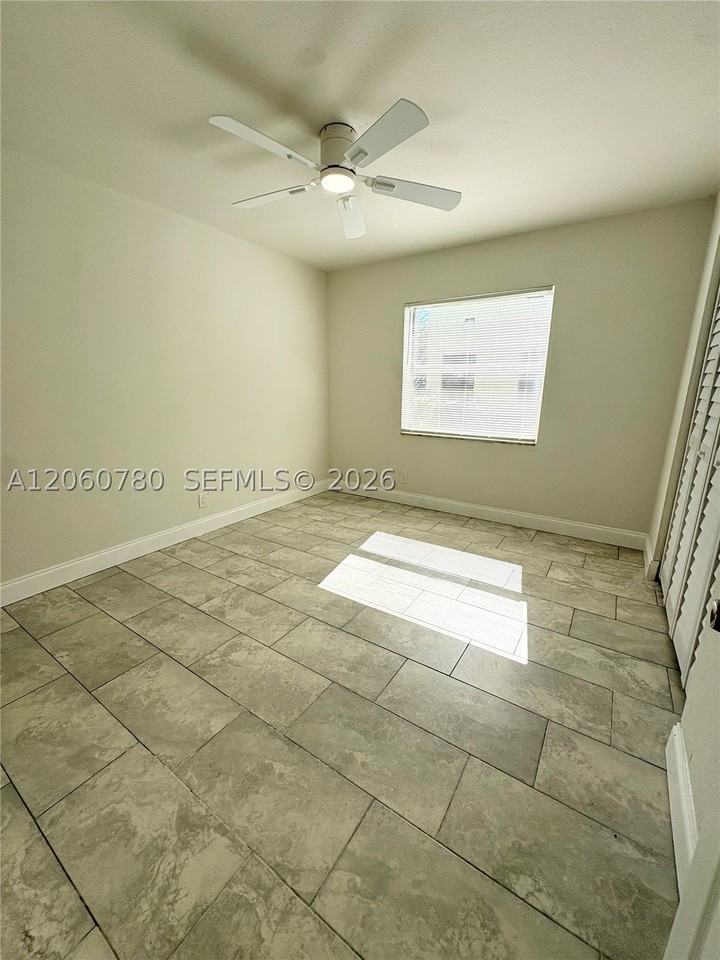 4119 Woodside Dr #2 - Photo 4 of 9