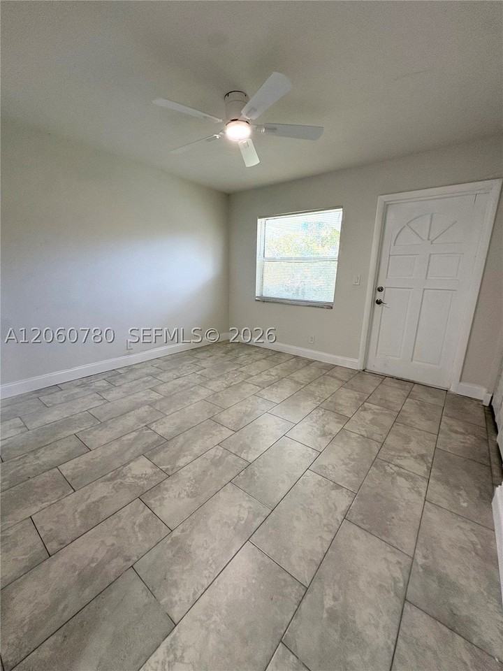 4119 Woodside Dr #2 - Photo 6 of 9