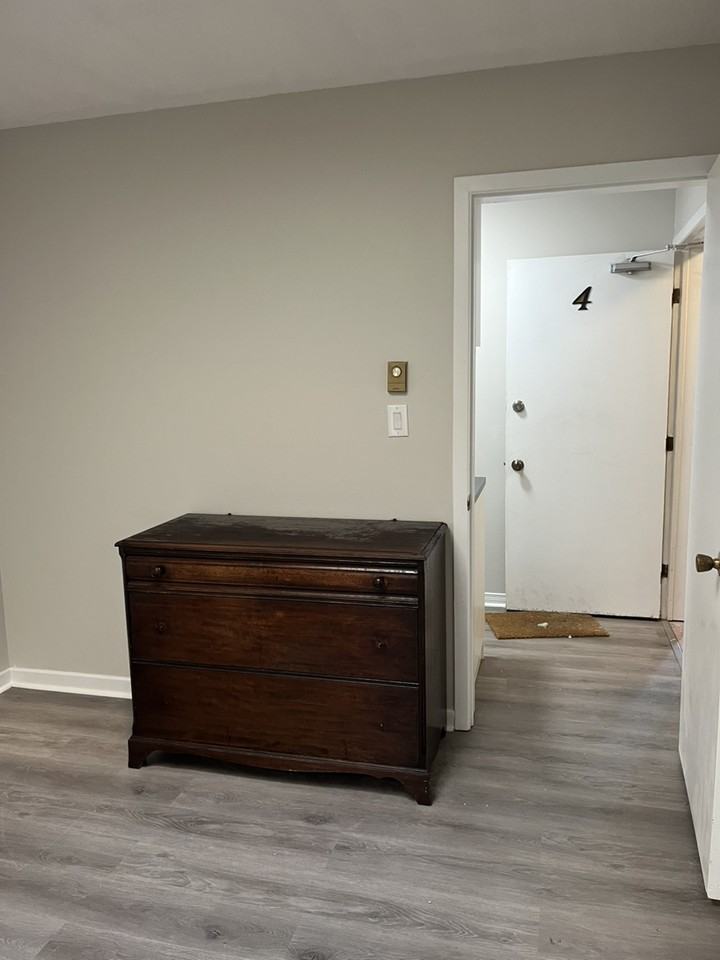 2882 Lake Shore Blvd W - Photo 2 of 10