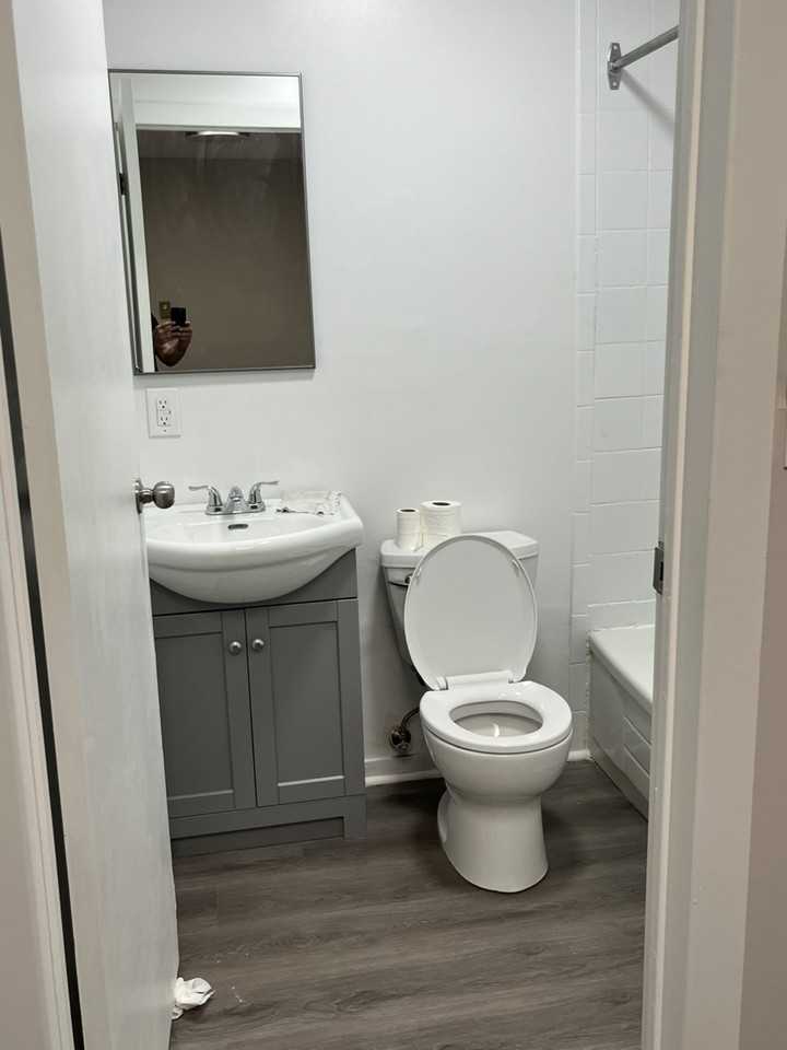 2882 Lake Shore Blvd W - Photo 7 of 10