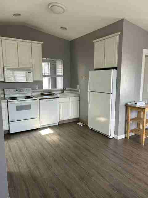 1422 Northeast Market Drive - Photo 4 of 13
