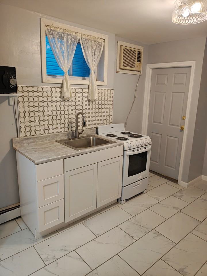 645 Saint George Ave #2 - Photo 4 of 8