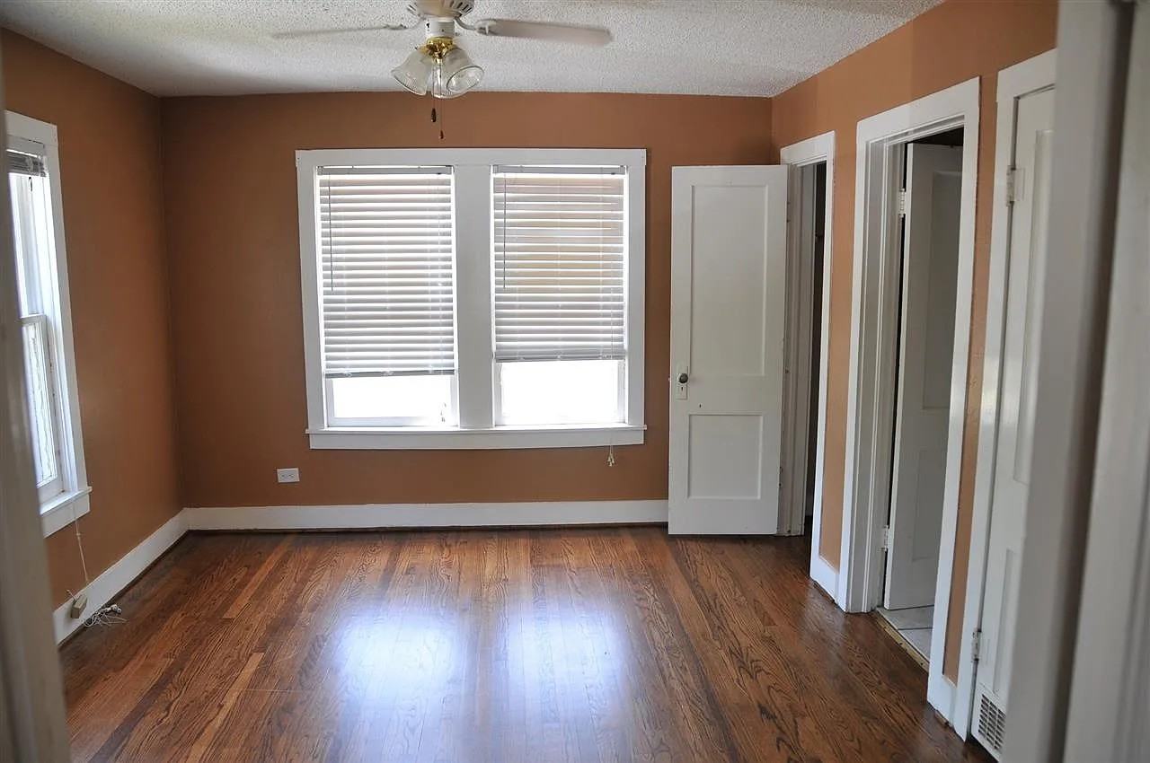 1523 S Robertson Ave #B - Photo 3 of 13
